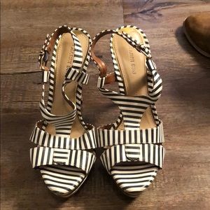 GIANNI BINI NAVY & EHITE HEELS.